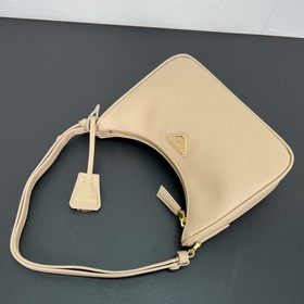 Prada, оригинальная фабрика, новая модель сумки в руке/под мышкой