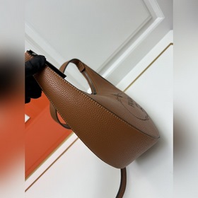 Большой размер. Новая модель Prada RADA. Французская элегантность