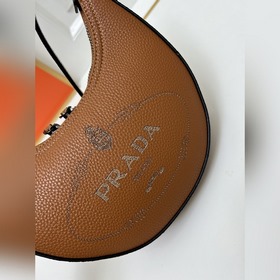 Новая модель Prada RADA Французская элегантность, зимний стиль, о