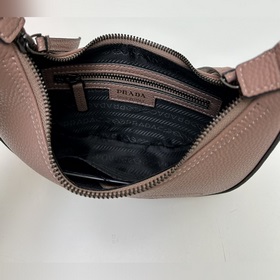 Новая модель Prada RADA Французская элегантность, зимний стиль, о