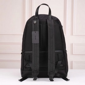 PRADA - Официальный сайт рюкзака Prada. Изготовлен из оригинально