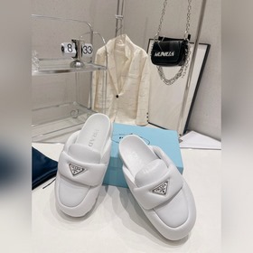 Лучшая версия тапочек Prada, туфли-муллеры очень удобны в носке,