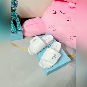 Новая модель туфель Prada 2024 очень удобна в носке. Вы можете на