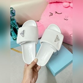 Новая модель туфель Prada 2024 очень удобна в носке. Вы можете на