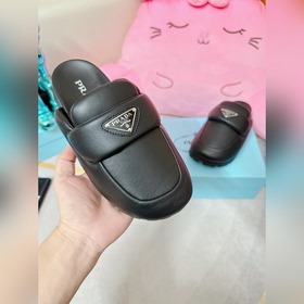 Новая модель туфель Prada 2024 очень удобна в носке. Вы можете на