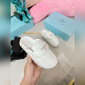 Новая модель туфель Prada 2024 очень удобна в носке. Вы можете на