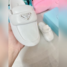 Новая модель туфель Prada 2024 очень удобна в носке. Вы можете на