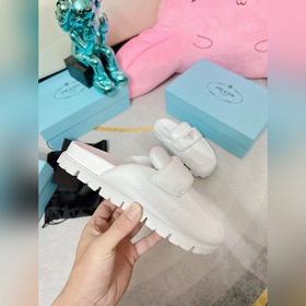 Новая модель туфель Prada 2024 очень удобна в носке. Вы можете на