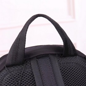 PRADA - официальный сайт сумок Prada. Изготовлены из оригинальног