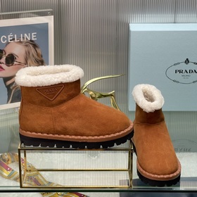 Новые модели Prada на осень-зиму с треугольным логотипом Новые зи