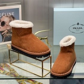 Новые модели Prada на осень-зиму с треугольным логотипом Новые зи