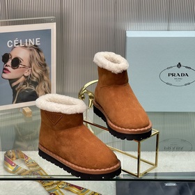 Новые модели Prada на осень-зиму с треугольным логотипом Новые зи