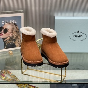 Новые модели Prada на осень-зиму с треугольным логотипом Новые зи