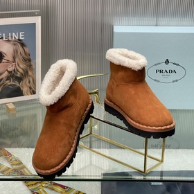 Новые модели Prada на осень-зиму с треугольным логотипом Новые зи
