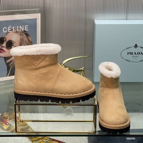 Новые модели Prada на осень-зиму с треугольным логотипом Новые зи