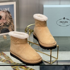 Новые модели Prada на осень-зиму с треугольным логотипом Новые зи