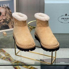 Новые модели Prada на осень-зиму с треугольным логотипом Новые зи