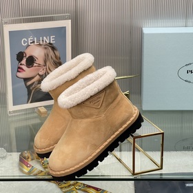 Новые модели Prada на осень-зиму с треугольным логотипом Новые зи