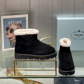 Новые модели Prada на осень-зиму с треугольным логотипом Новые зи