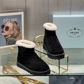 Новые модели Prada на осень-зиму с треугольным логотипом Новые зи