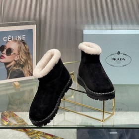 Новые модели Prada на осень-зиму с треугольным логотипом Новые зи