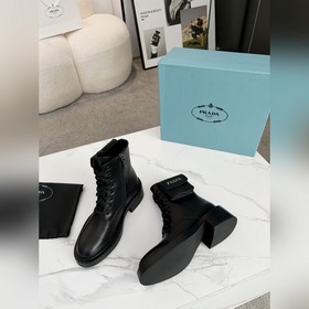 23 Новая серия rad* классическая сумка Prada в сочетании с ботинк