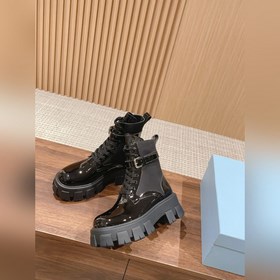 Prada Самые популярные сумки ботинки в Интернете представлены зде