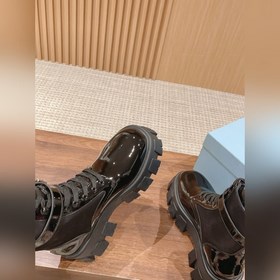 Prada Самые популярные сумки ботинки в Интернете представлены зде