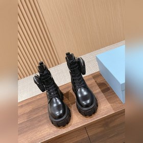 Prada Самые популярные сумки ботинки в Интернете представлены зде