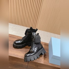 Prada Самые популярные сумки ботинки в Интернете представлены зде