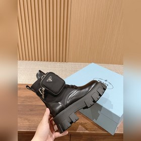 Prada Самые популярные сумки ботинки в Интернете представлены зде
