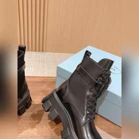 Prada Самые популярные сумки ботинки в Интернете представлены зде