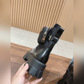Prada Самые популярные сумки ботинки в Интернете представлены зде
