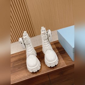 Prada Самые популярные сумки ботинки в Интернете представлены зде