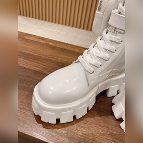 Prada Самые популярные сумки ботинки в Интернете представлены зде