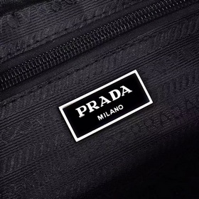 PRADA - сумка на грудь/поясная сумка, официальный сайт. Изготовле
