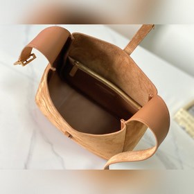 Кожа цвета землистого песка_ Популярная модель LE 5A7 под мышку. 