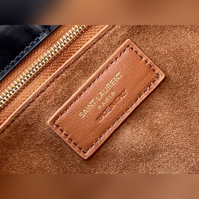 Сумка Hobo bag через плечо от la Типичный стиль минимализма, кото