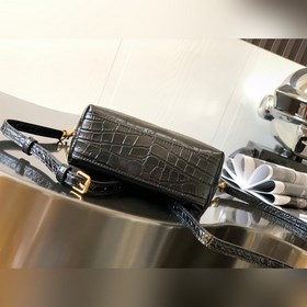 loewe  Новая мини-сумка для покупок, несмотря на свои небольшие 