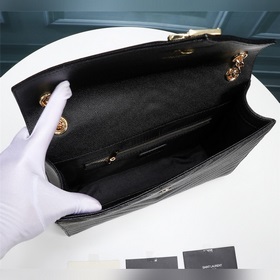 Классическая сумка SAINT LAURENT MONOGRAMME с шариковым узором из