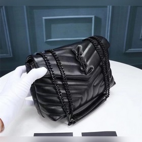 Классическая легенда Saint Laurent сочетает в себе модный стиль и