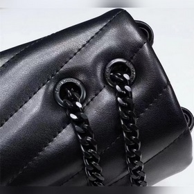 Классическая легенда Saint Laurent сочетает в себе модный стиль и
