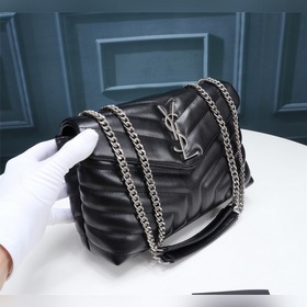 Классическая легенда Saint Laurent сочетает в себе модный стиль и