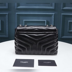 Классическая легенда Saint Laurent сочетает в себе модный стиль и