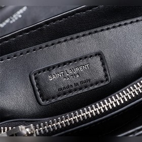Классическая легенда Saint Laurent сочетает в себе модный стиль и