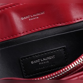 Классическая легенда Saint Laurent сочетает в себе модный стиль и