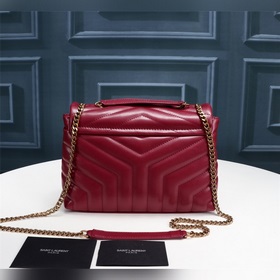 Классическая легенда Saint Laurent сочетает в себе модный стиль и