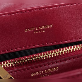 Классическая легенда Saint Laurent сочетает в себе модный стиль и