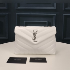 Классическая легенда Saint Laurent сочетает в себе модный стиль и
