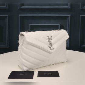 Классическая легенда Saint Laurent сочетает в себе модный стиль и